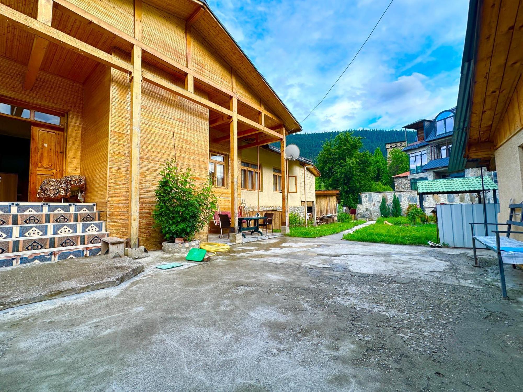 Mziuri Guest House Μέστια Εξωτερικό φωτογραφία